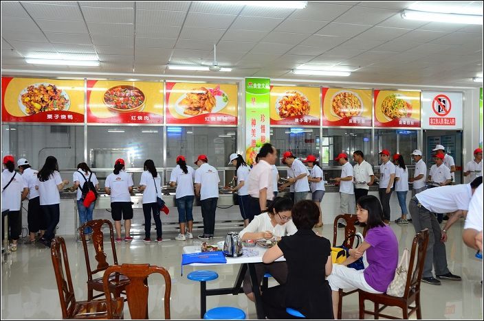 食堂承包公司的綠色健康食品讓員工吃得放心！