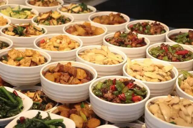 惠州工廠選擇食堂承包公司的好處